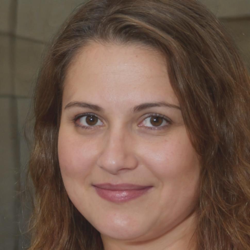 Portrait de Léonie Favre, experte en optimisation financière